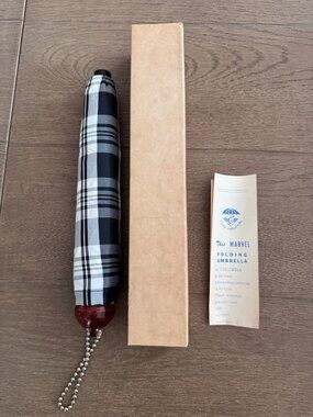 VTG Columbia Marvel Folding Umbrella Black + White Plaid Box